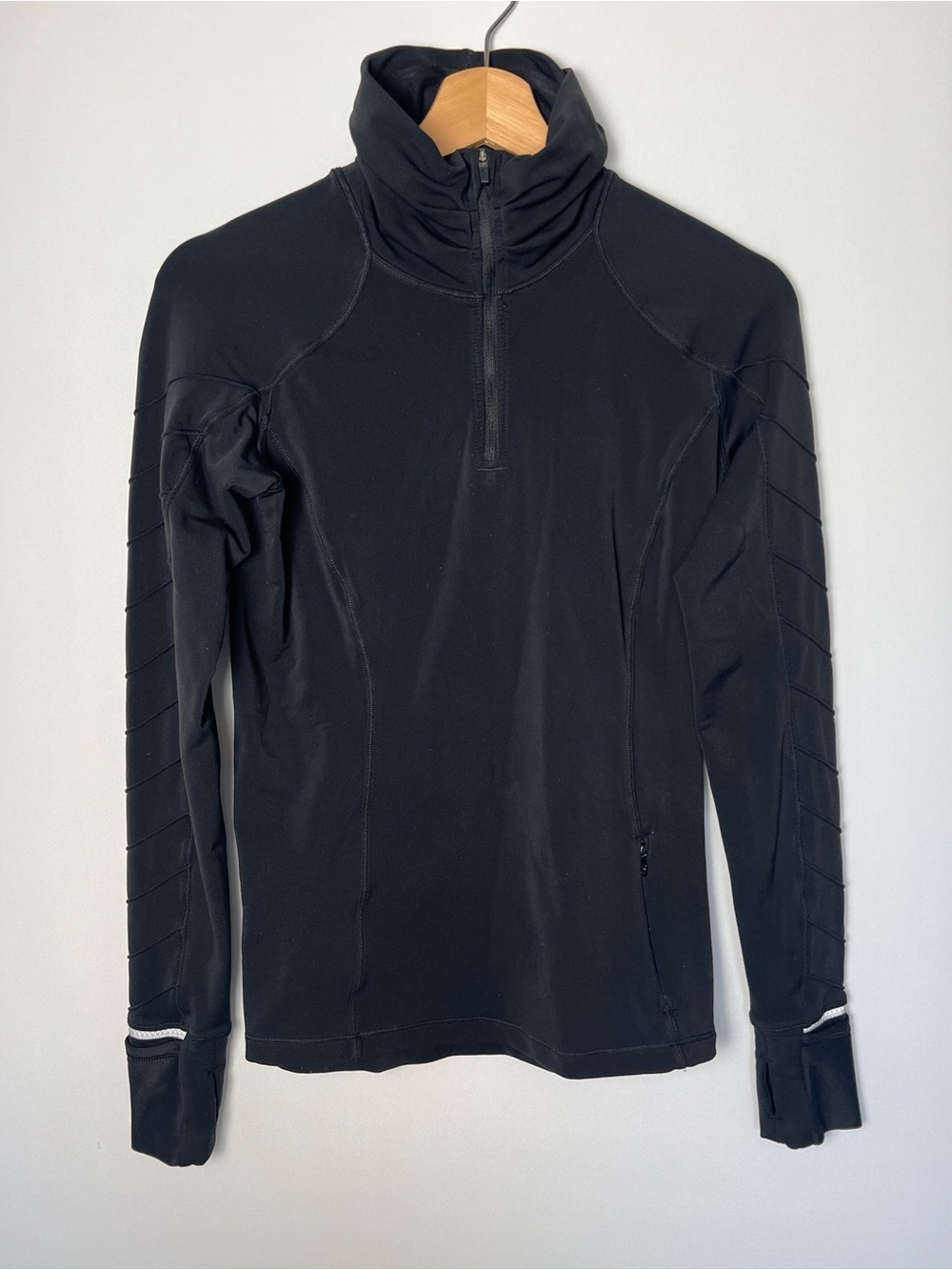 Lululemon Women’s Long Sleeve Half Zip Athletic Pullover Size 4 Black Zip Pocket